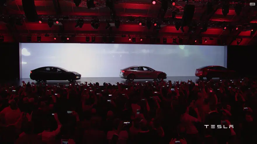 Tesla Model 3 görücüye çıktı 9