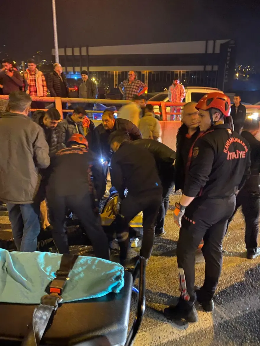 Kahramanmaraş'ta 3 araç birbirine girdi: Yaralılar var 2 Kahramanmaraş'ta 3 araç birbirine girdi: Yaralılar var 2