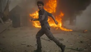 Esad'ın savaş uçakları pazar yerini bombaladı