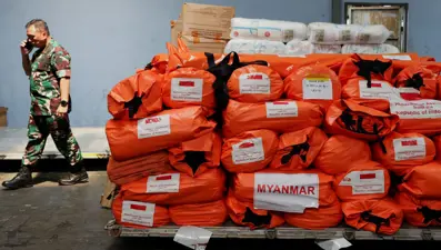 Myanmar'da yardım konvoyuna 'uyarı ateşi'