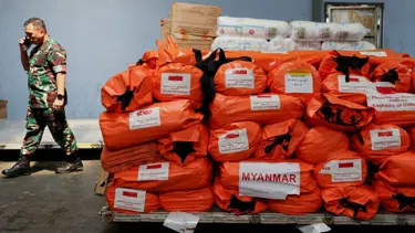 Myanmar'da yardım konvoyuna 'uyarı ateşi'