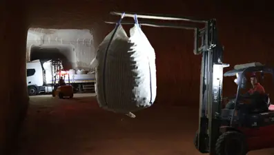 Mağaradan Türkiye'nin dört bir yanına dağıtım: Günde 600 TIR yanaşıyor