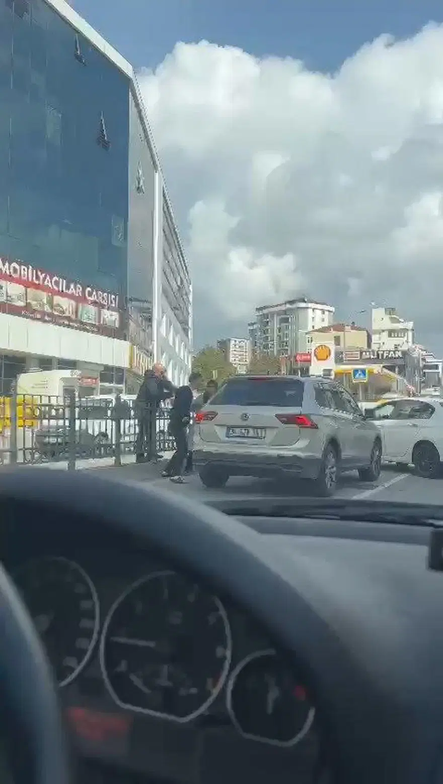 İstanbul'da trafikte bıçaklı saldırı 1 İstanbul'da trafikte bıçaklı saldırı 1
