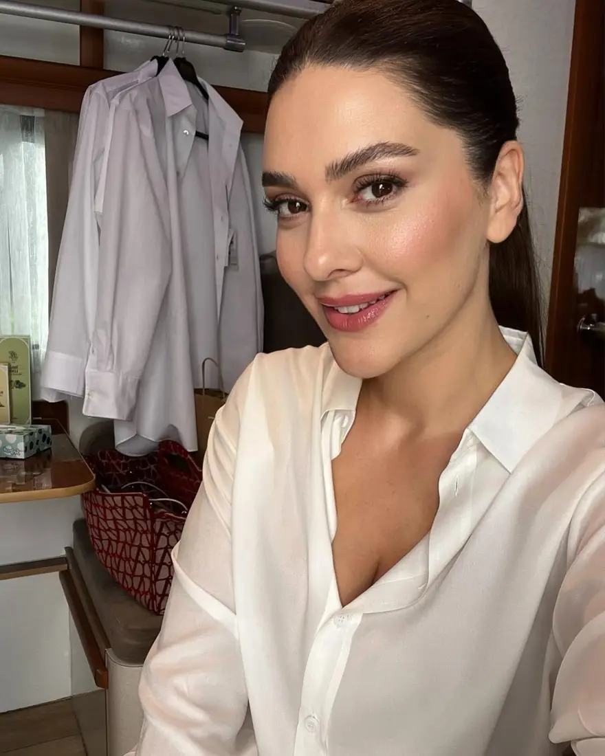 Bergüzar Korel sezonu açtı: Denize düştüm 2