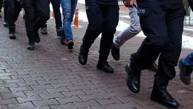 Vize şebekesine operasyon: 10'u memur 30 şüpheliye gözaltı