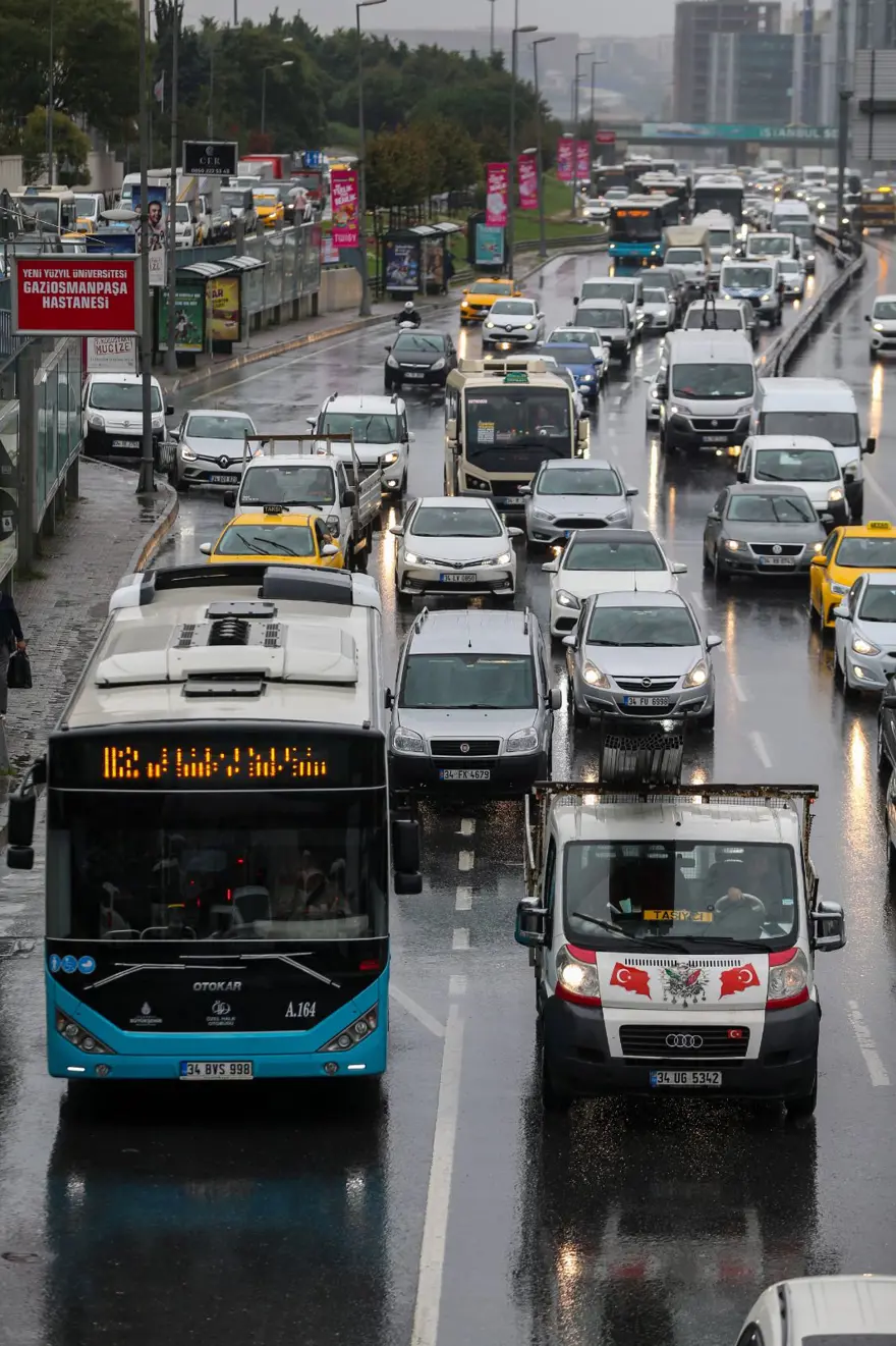 Hava durumu: İstanbul güne yağmurla başladı 11