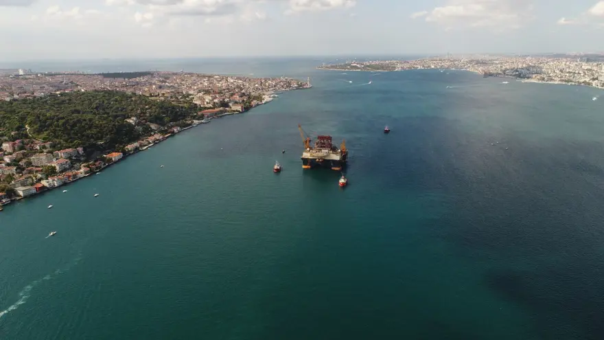 Dev petrol arama platformu İstanbul Boğazı'ndan geçti 13