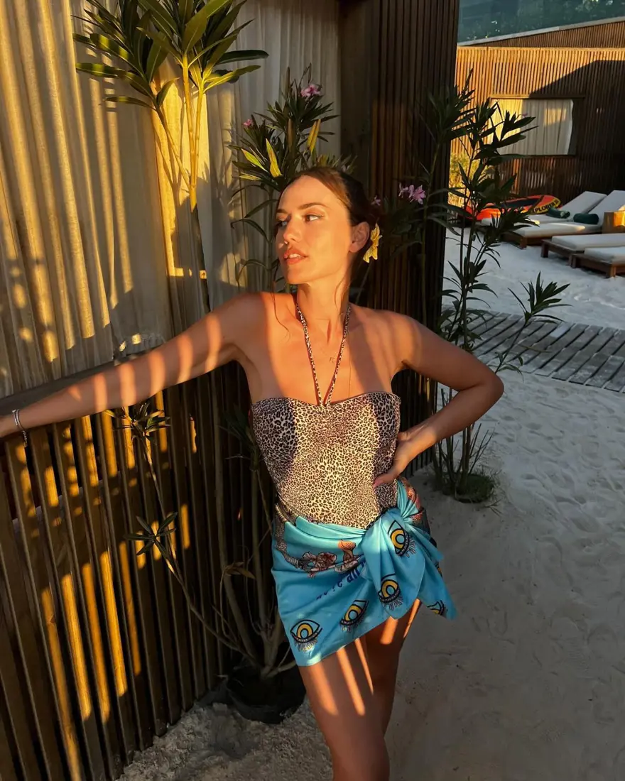 Ünlü oyuncu Fahriye Evcen'den tatil kareleri 5