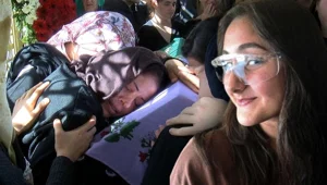 Aydın’daki KYK yurdunda yaşanan asansör faciasında yaşamını yitiren Zeren’e gözyaşlarıyla veda Aydın’daki KYK yurdunda yaşanan asansör faciasında yaşamını yitiren Zeren’e gözyaşlarıyla veda