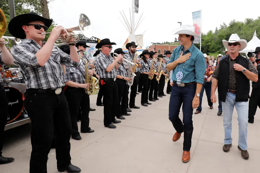Justin Trudeau "kovboy" oldu 11