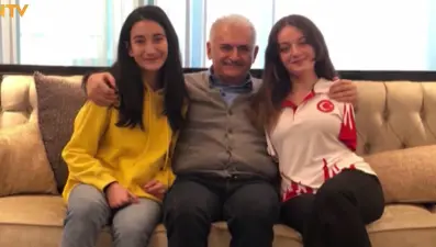 Şampiyon milli yüzücü Sümeyye Boyacı, hayallerini Yıldırım ailesine anlattı