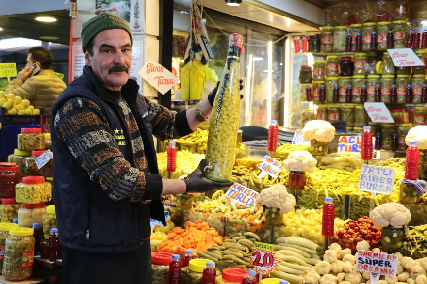 Sofraların vazgeçilmezi: Tezgahları renklendirmeye başladı 1