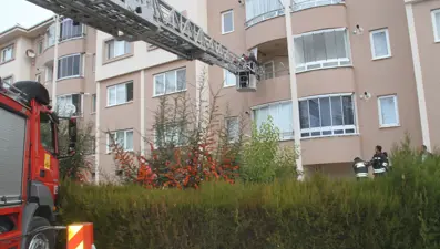 Beyşehir'de binada yangın paniği