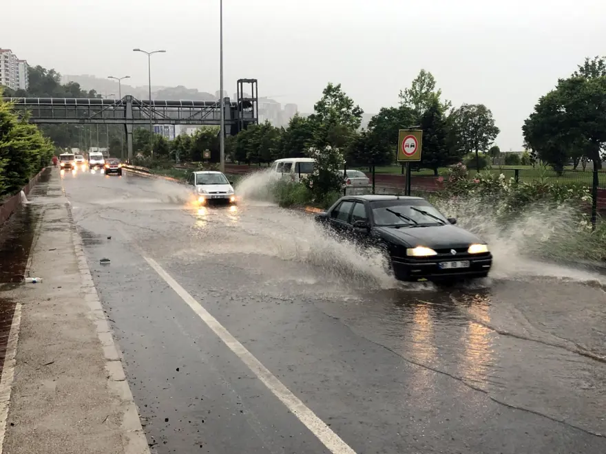 Zonguldak'ta sağanak: Yollar göle döndü 1