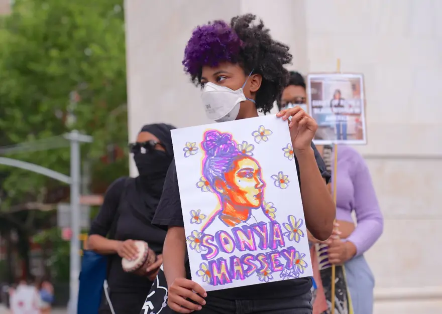Polis tarafından öldürülen Sonya Massey için adalet! Binlerce kişi New York sokaklarında yürüdü 13