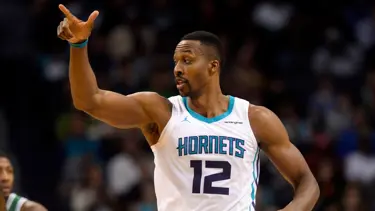 Son şampiyon Warriors evinde Hornets'a yenildi