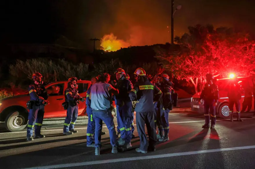 ALEVLER YERLEŞİM BİRİMLERİNİ TEHDİT EDİYOR 1