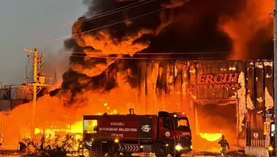 Kocaeli'de lojistik deposunda yangın