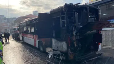 İzmir'de korku dolu anlar: Otobüs küle döndü