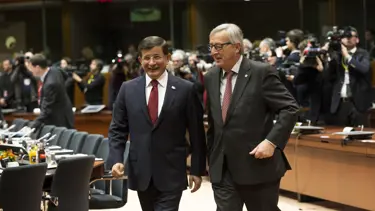 Davutoğlu ile Juncker'den vize serbestisi görüşmesi