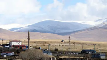 Havalar soğudu, kar başladı: Tepeler beyaza büründü