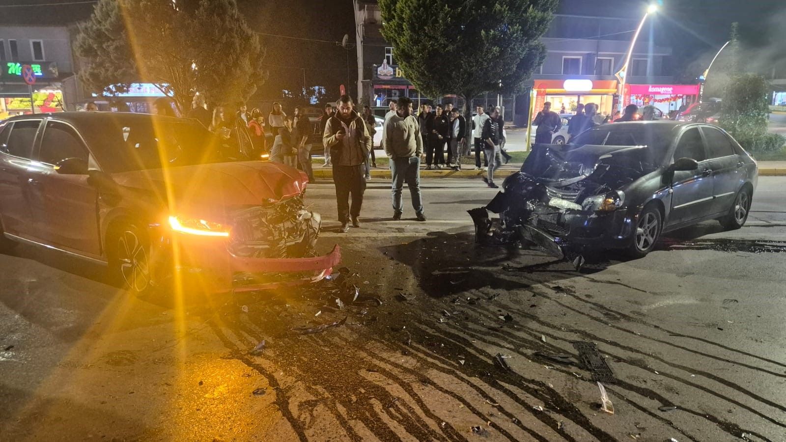 Kafa kafaya feci kaza: İki yaralı