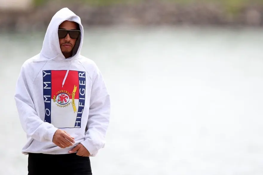 Formula 1 pistinden moda dünyasına: Valentino’nun yeni yüzü Lewis Hamilton 13