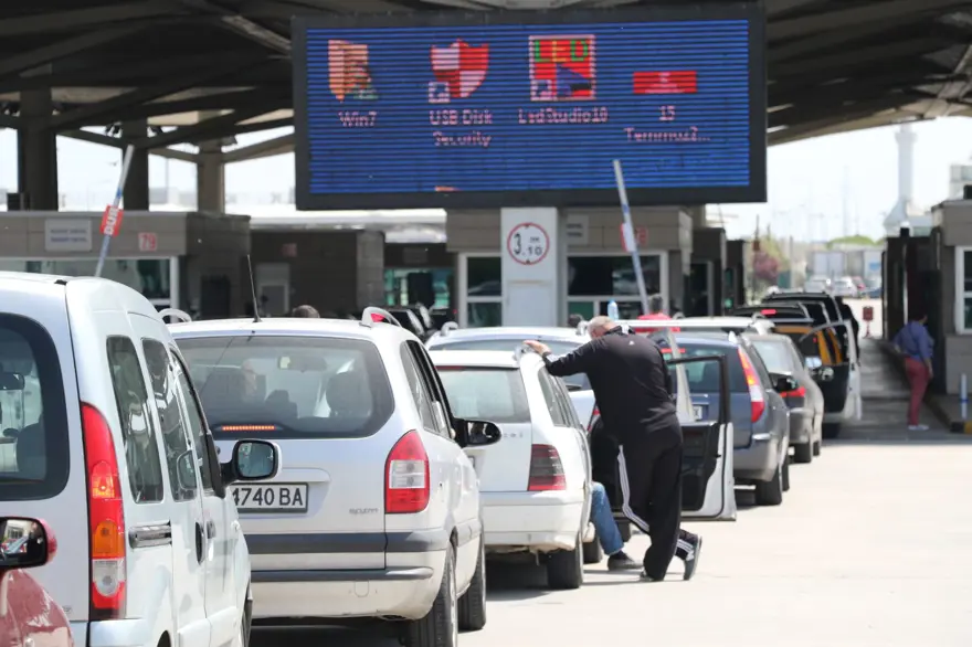 Kapıkule'de rakamlar açıklandı: 1 ayda 102 bin 586 yolcu 5 Kapıkule'de rakamlar açıklandı: 1 ayda 102 bin 586 yolcu 5