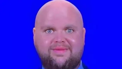 Telefonundaki “kel Vance” fotoğrafı başını yaktı: ABD’ye alınmadı