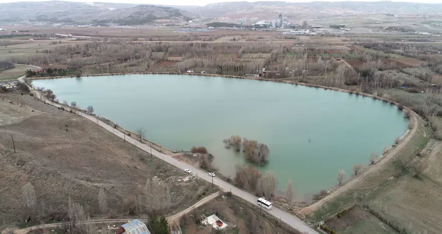 Serpincik Göleti'nde su 30 metre çekildi 6