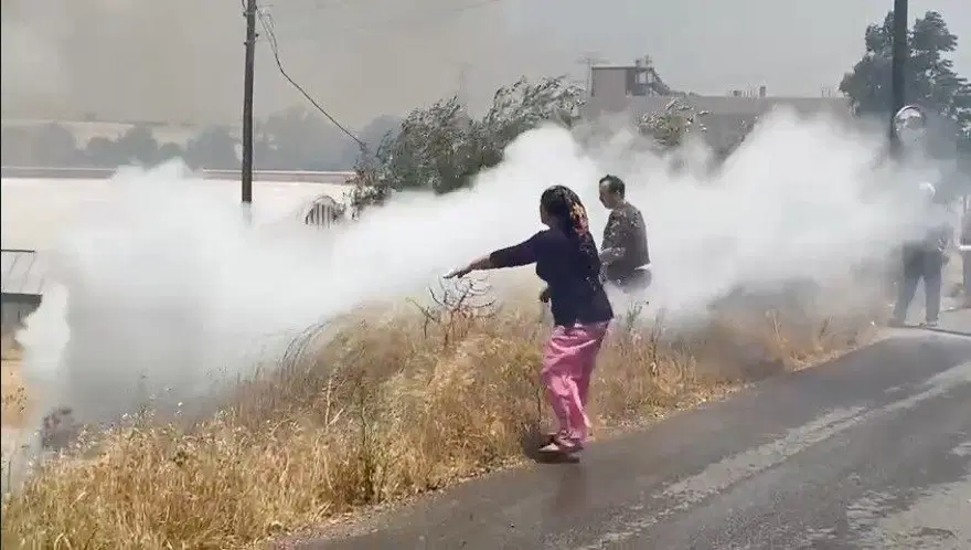 Antalya'da yerleşim yerine yakın ağaçlık alanda yangın 3 Antalya'da yerleşim yerine yakın ağaçlık alanda yangın 3