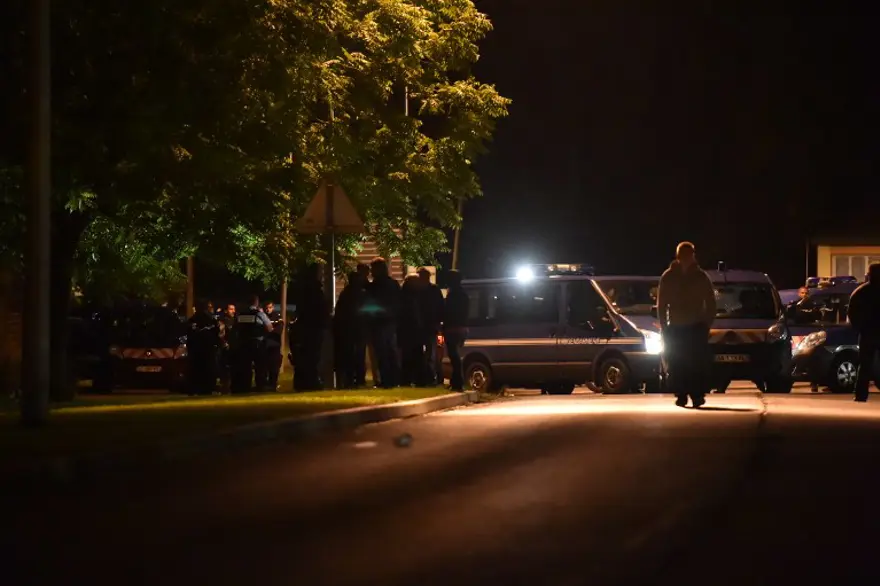 Fransa'da Roman kampında saldırı: 4 ölü 10