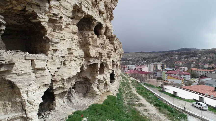 Sivas'ın 4 bin yıllık 'apartman' mağaraları zamana meydan okuyor 10 Sivas'ın 4 bin yıllık 'apartman' mağaraları zamana meydan okuyor 10