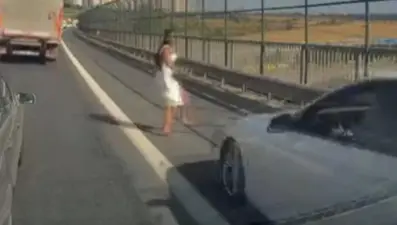 Kediyi kurtarmaya çalıştı, otomobil çarptı: İstanbul'da feci kaza