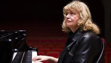 İdil Biret'in 80. yaş günü sahnede kutlandı