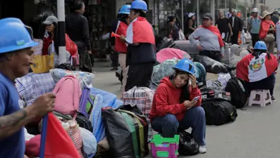 Peru'da madenciler sokakta