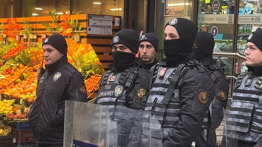 50 yıllık semt pazarıkapatıldı, pazarcı esnafı yürüyüş yapmak istedi 