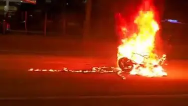 Diyarbakır'da kaza: Motosiklet alev aldı