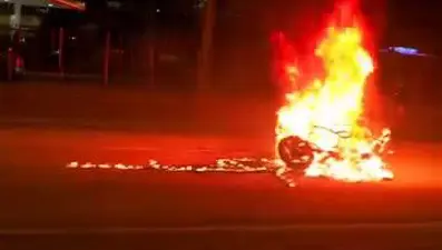 Diyarbakır'da kaza: Motosiklet alev aldı