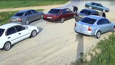 Yolu kapatıp drift attılar, havaya ateş açtılar