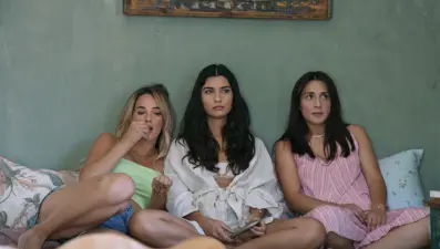 Tuba Büyüküstün, Seda Bakan, Boncuk Yılmaz'ı buluşturan 'Zeytin Ağacı'ndan ilk fotoğraflar