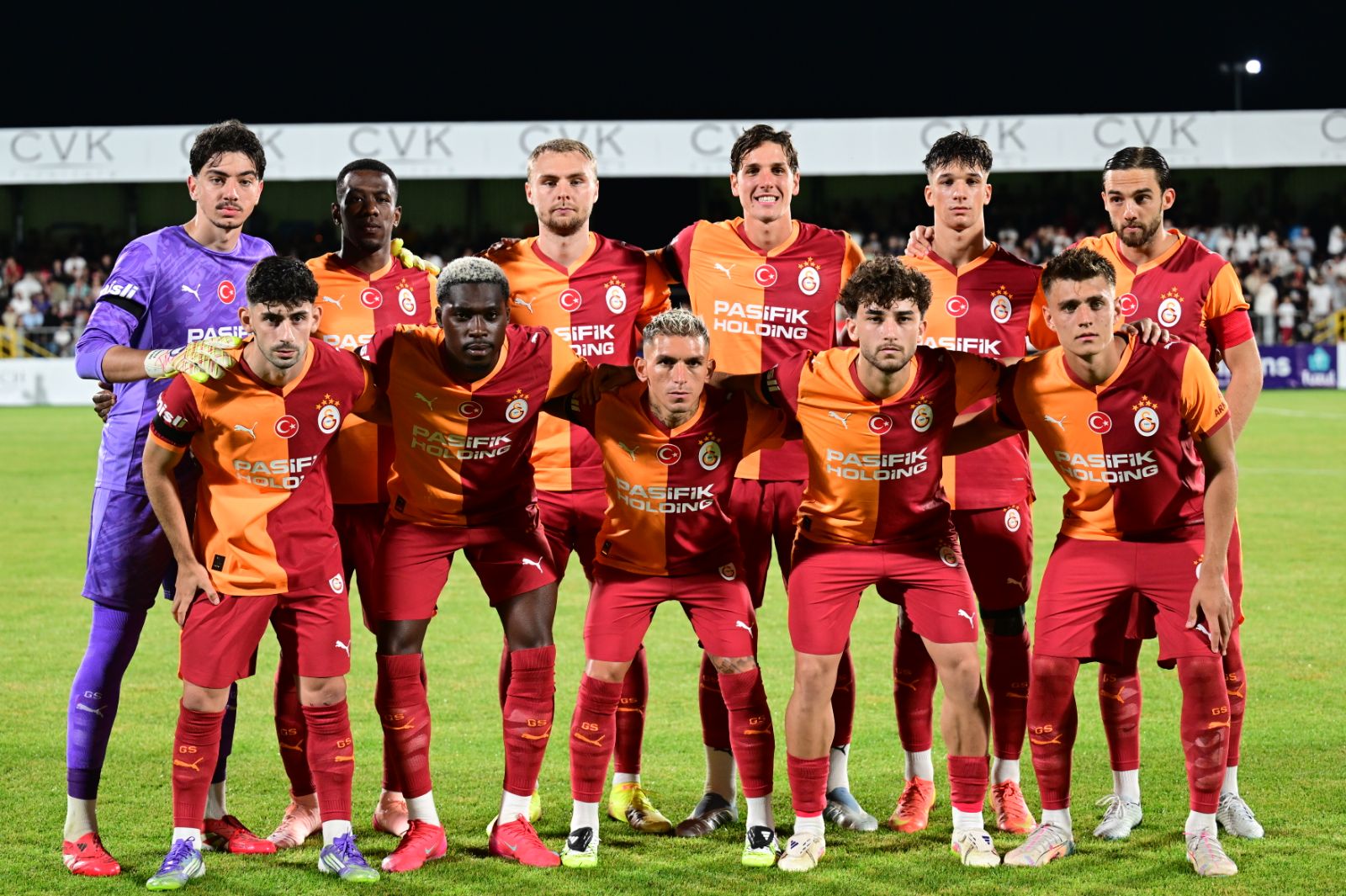 Galatasaray, kampa gidiyor: 2 maça çıkacak