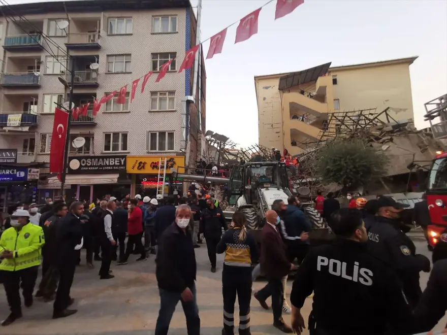 Malatya'da iki katlı bina çöktü: Olay yerinden fotoğraflar 10