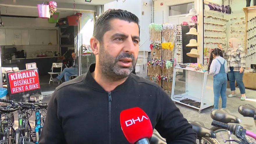 "ADADA AKÜLÜ ARAÇLAR YOKKEN HERKES BİSİKLET KULLANIYORDU" 3