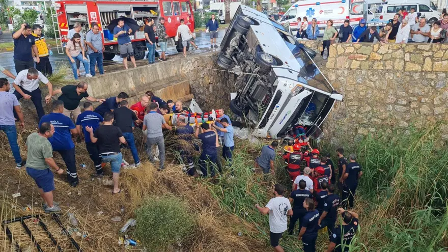 Bodrum'da midibüs dere yatağına uçtu: 23 işçi yaralı 7