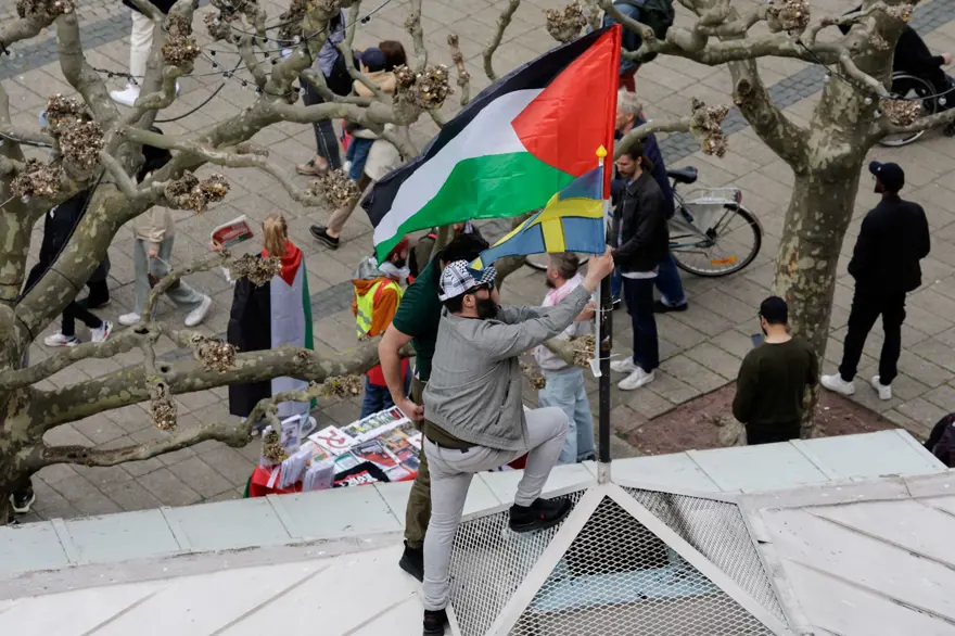 Eurovision'da İsrail'li şarkıcı protesto edildi, İrlanda temsilcisi Filistin'e destek verdi 