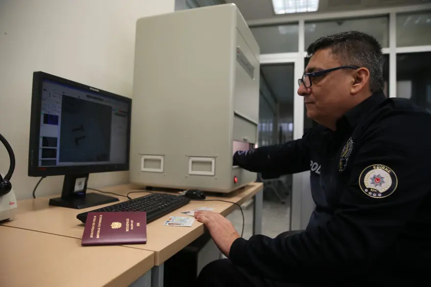 Kapıkule Sınır Kapısı'nda kullanılıyor: Yerli cihazla sahte pasaport ve kimliğe geçit yok! 5