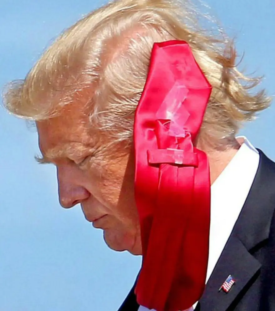 Trump'ın kravatı eleştiri konusu oldu 3