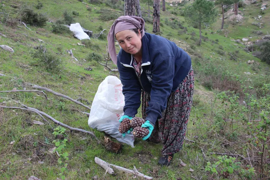 EŞİNE YARDIMCI OLUYOR 3 EŞİNE YARDIMCI OLUYOR 3