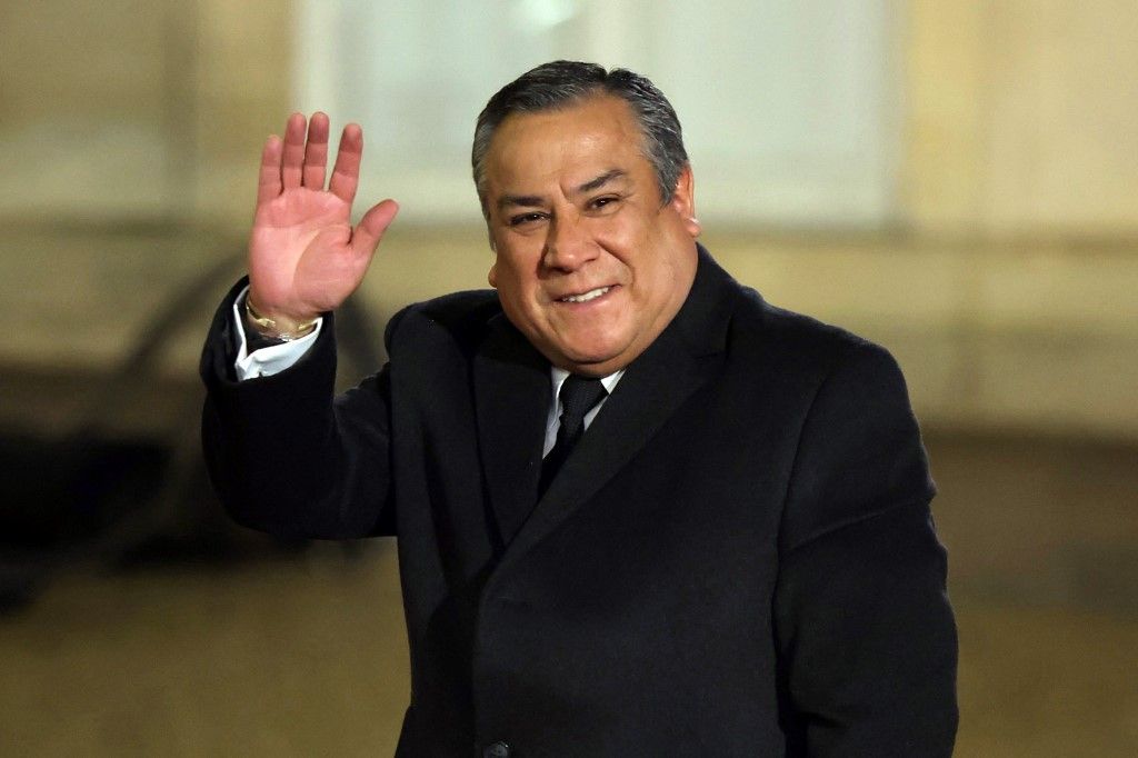 Peru Başbakanı Adrianzen istifa etti